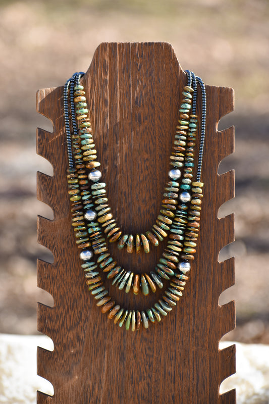 Graduated Turquoise Stone Necklace